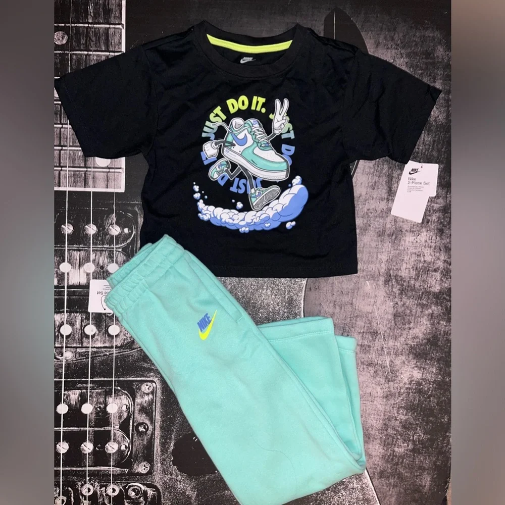 NWT Nike 2pc Set